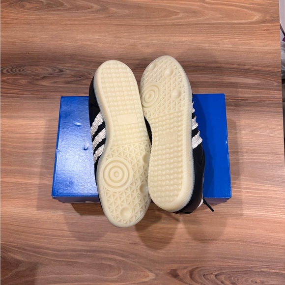 NWT!! Adidas Samba Classic Black White Sneakers - Picture 4 of 10